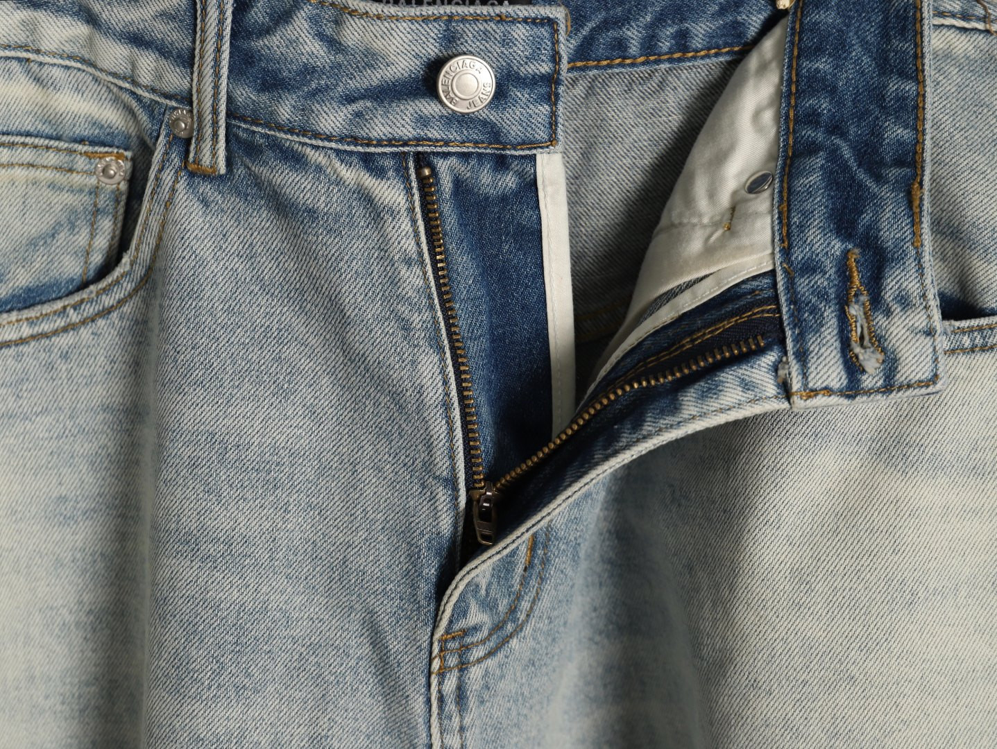 Ba*len*cia*ga blcg 24ss shorts