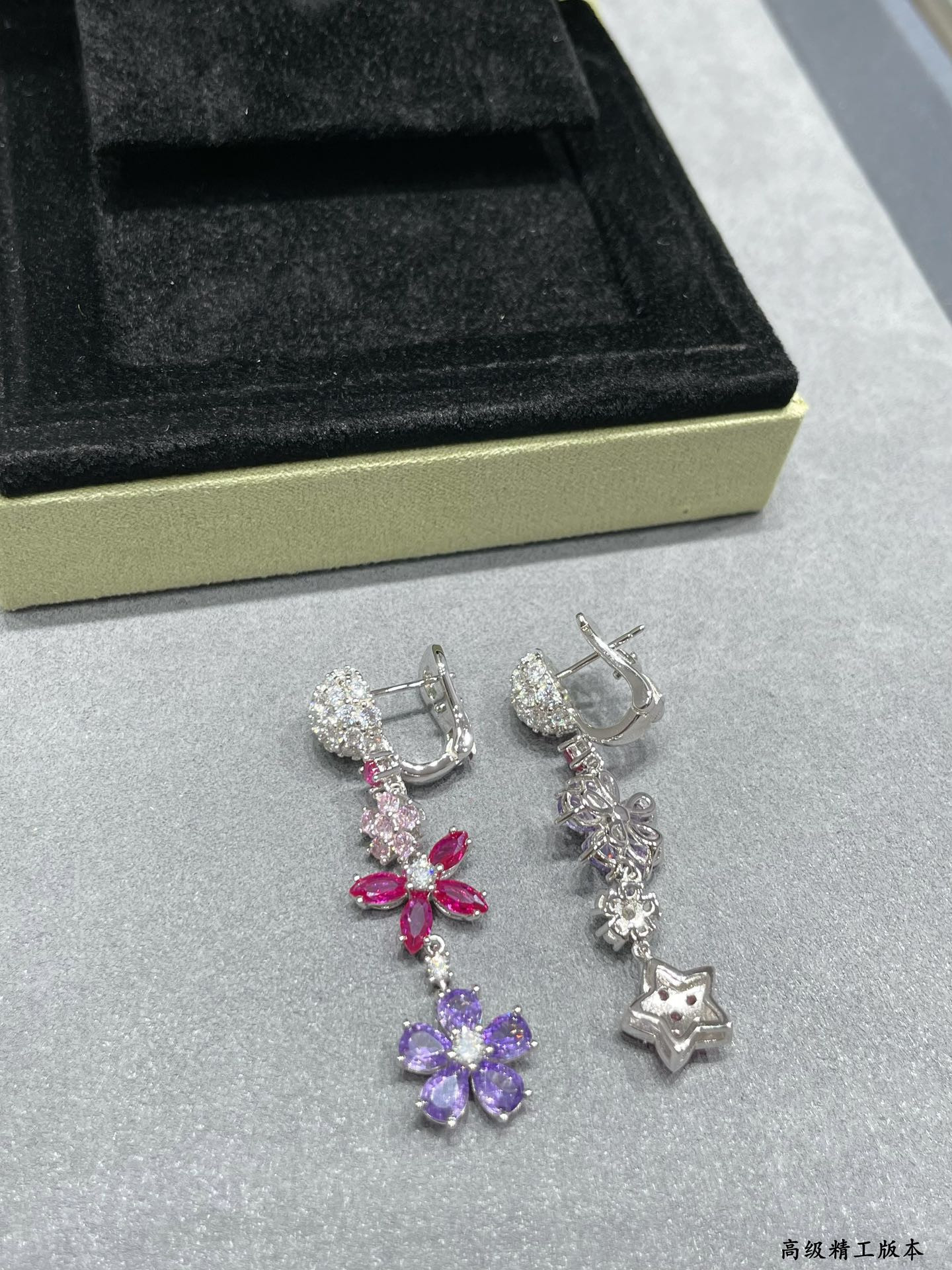 V*N CL*F & arpels colorful floral earrings