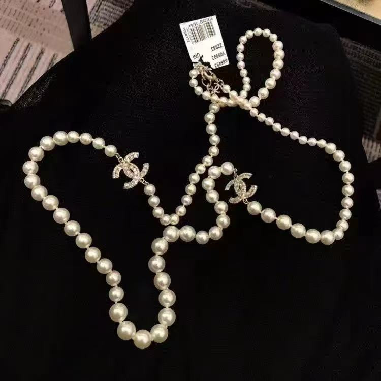 Ch*el long pear necklace