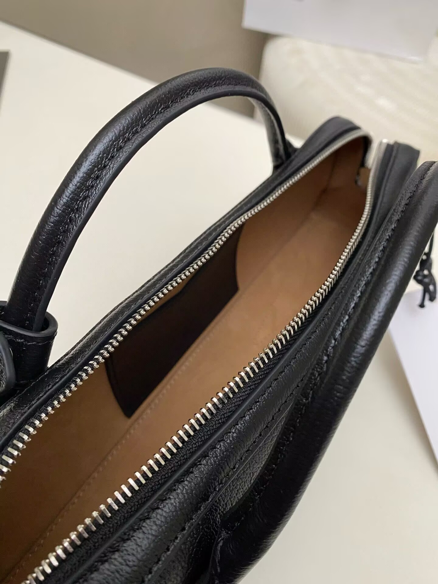 ALAÏA Le Teckel Clutch 31x17x10 cm