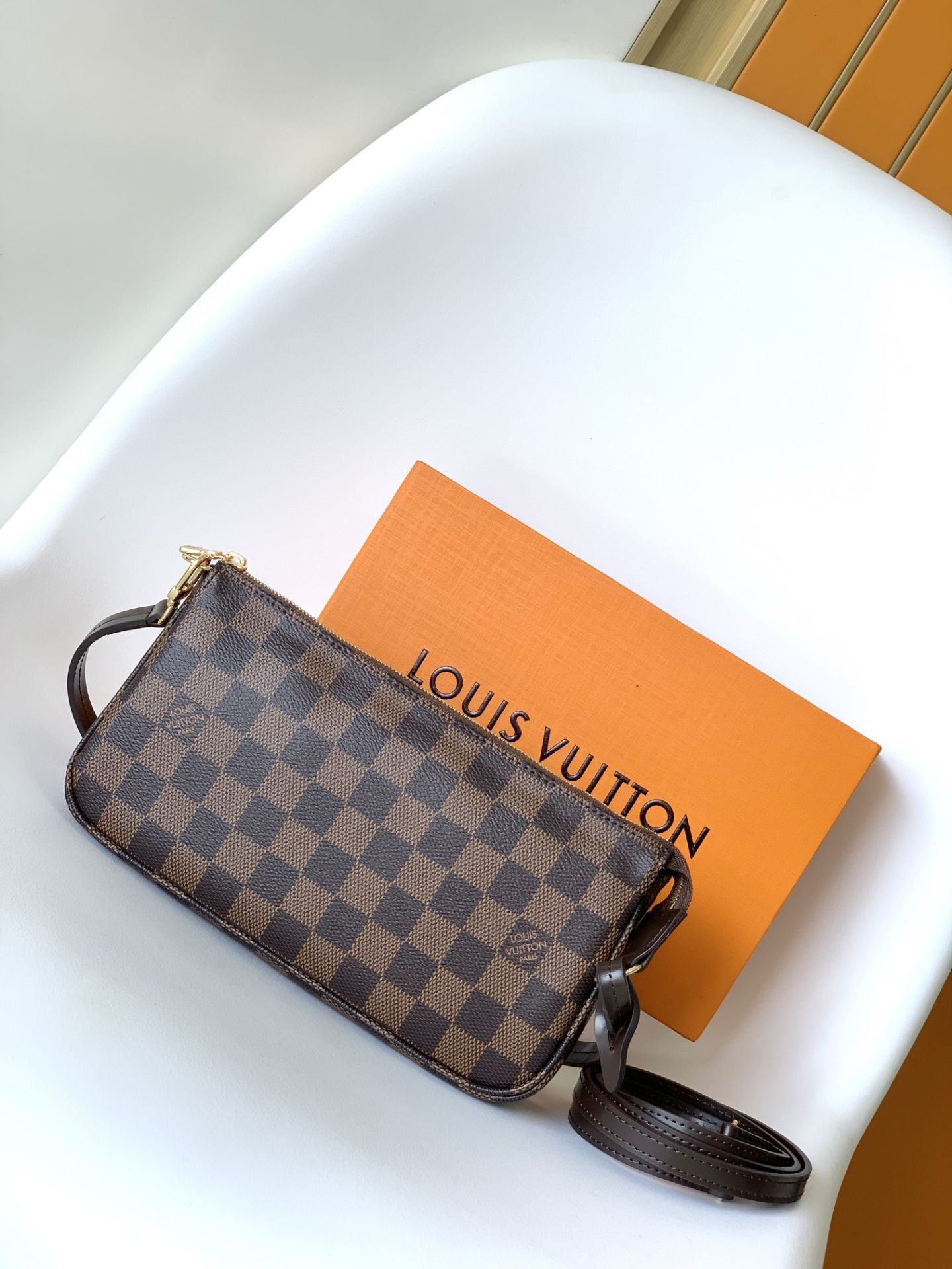 LV Coated Pochette N41206 21x12.5x4cm