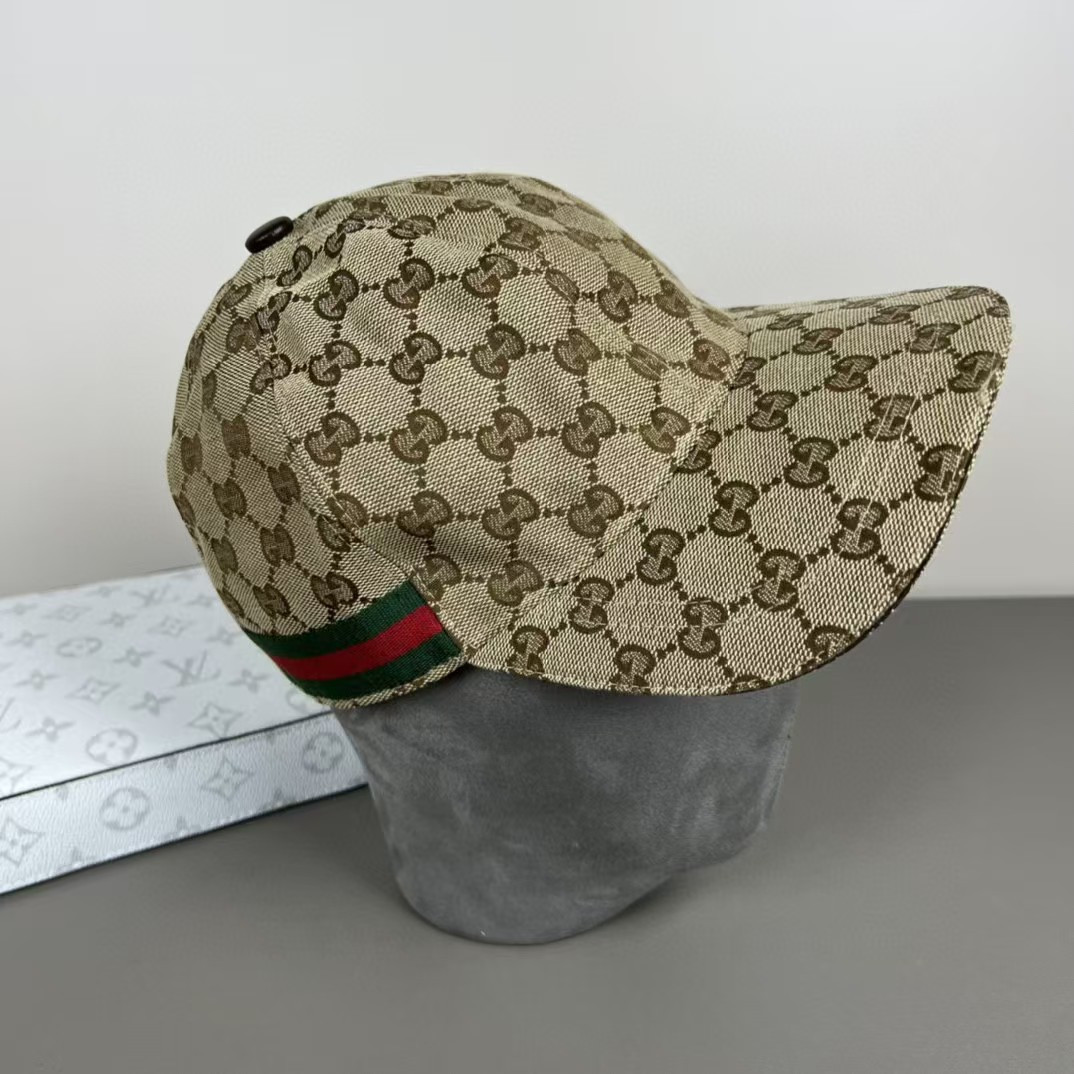 G*u*i gg canvas baseball hat with web