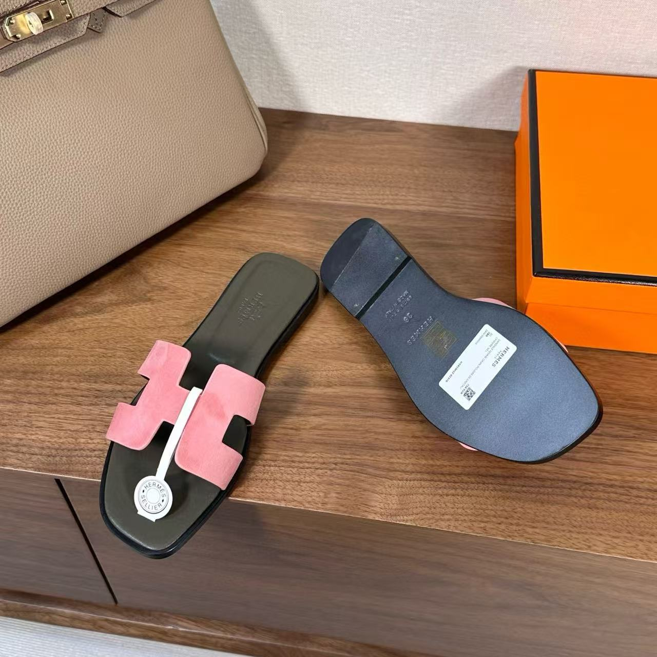 ua H**me5 oran sandal