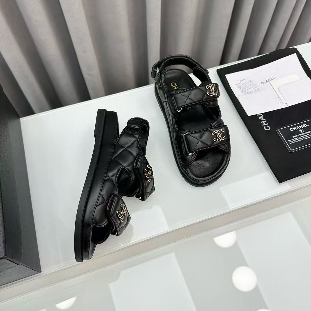 ua Ch*el sandals