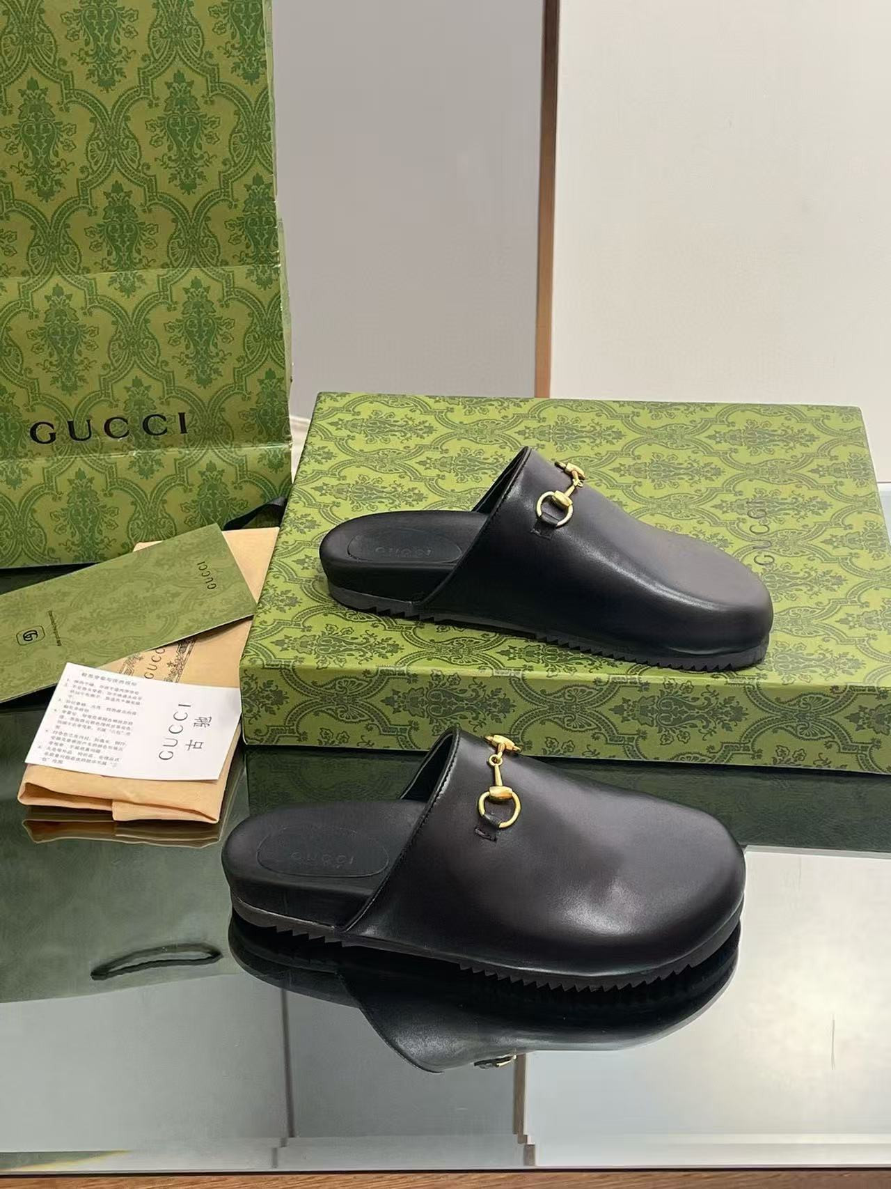 ua G*u*i slippers