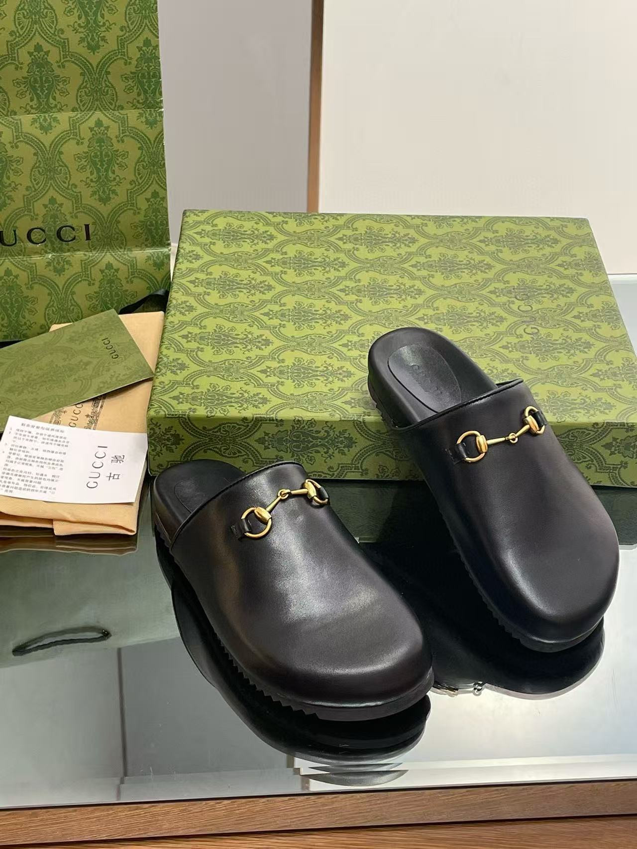 ua G*u*i slippers