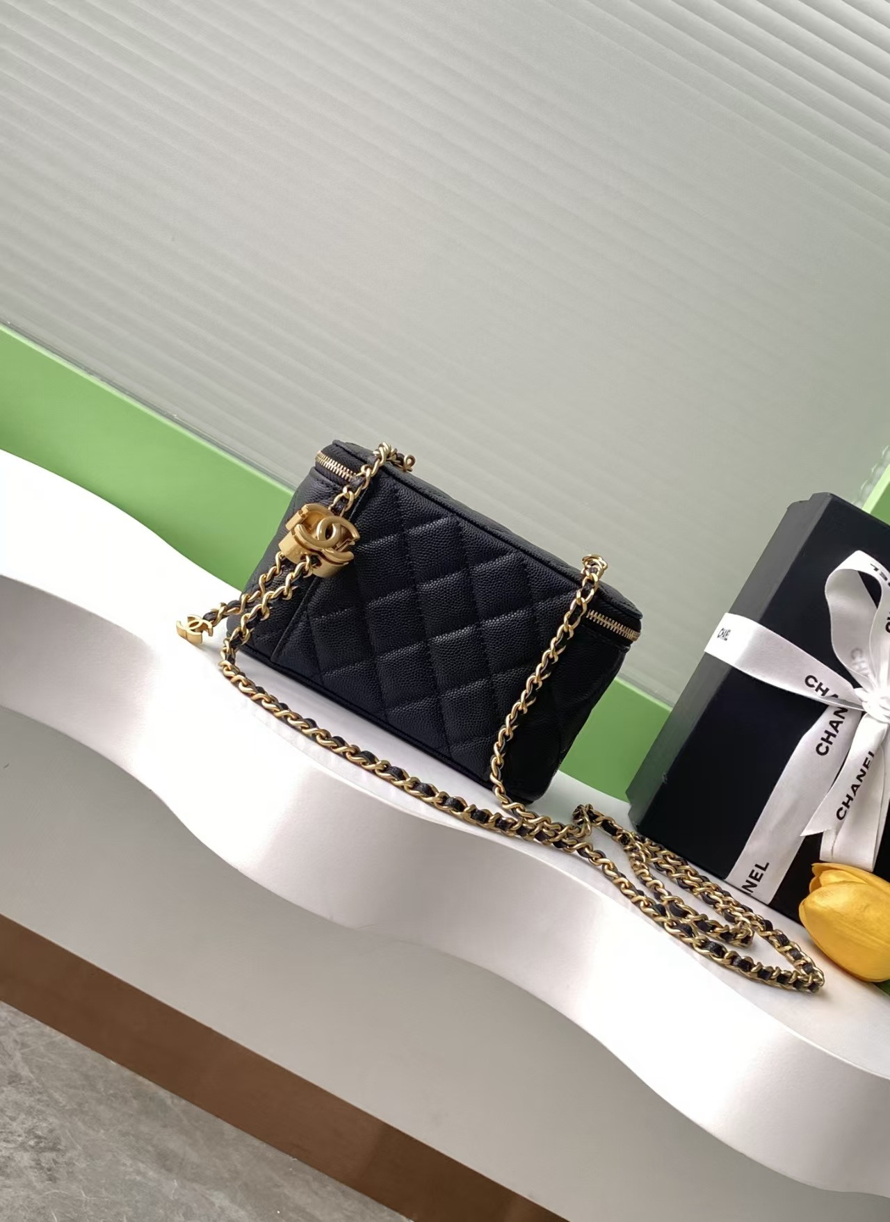 Ch*el vanity with chain 9.5x17x8cm