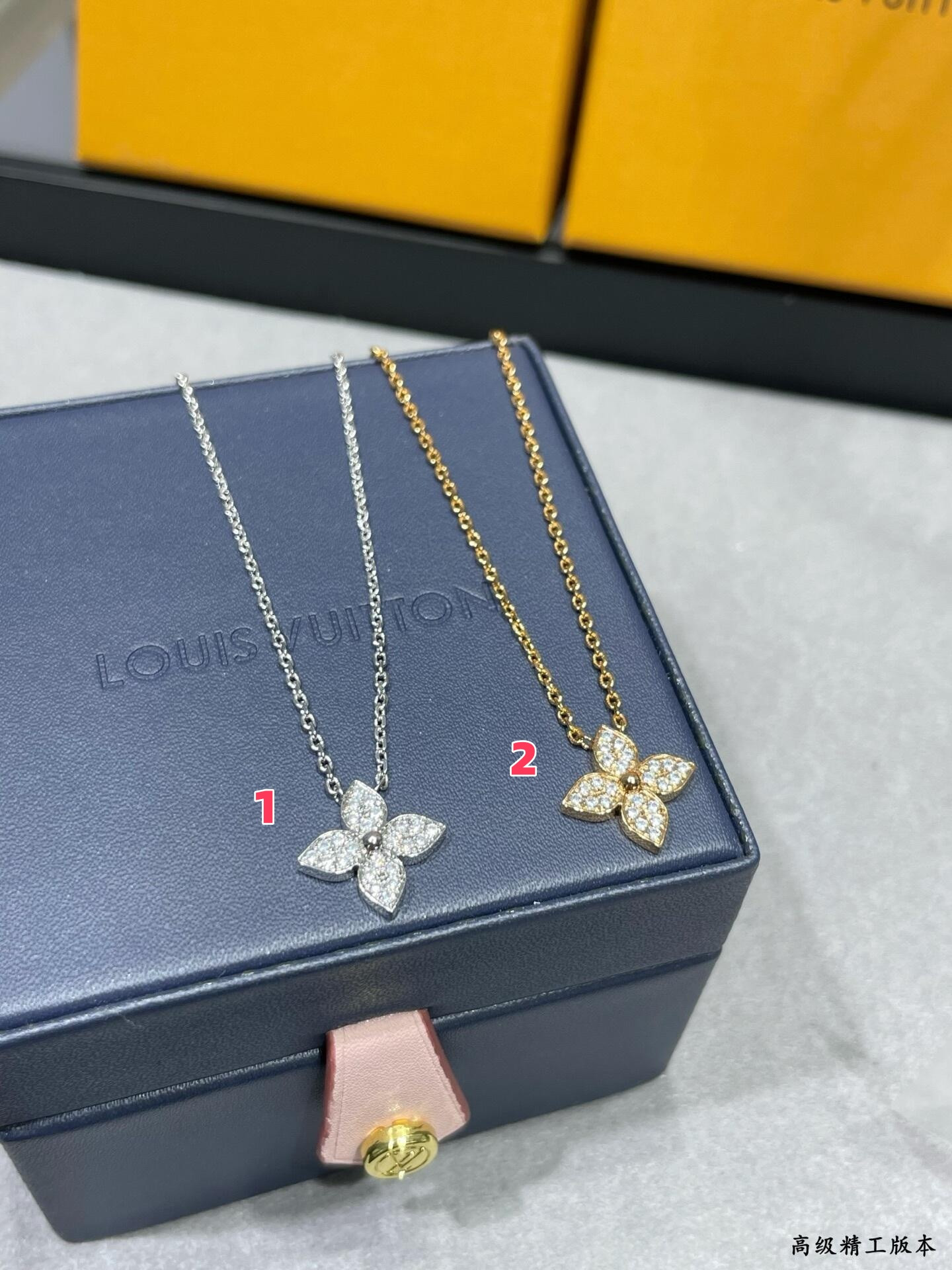 lv single flower full Di*m*nd necklace