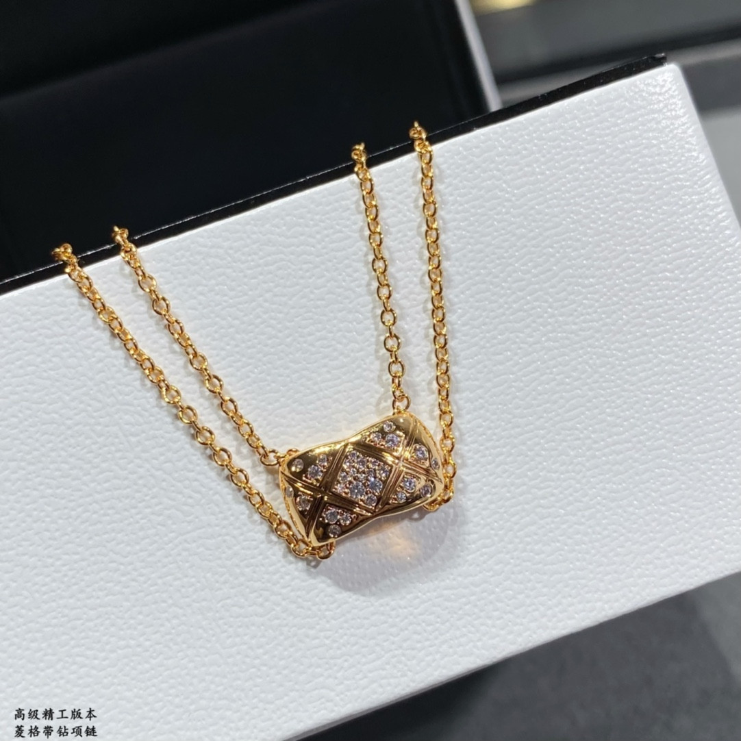 ch*el carved Di*m*nd with Di*m*nd necklace
