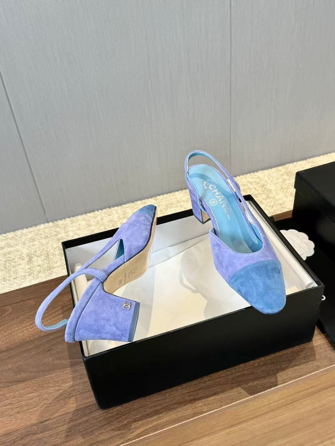 ua Ch*el slingbacks