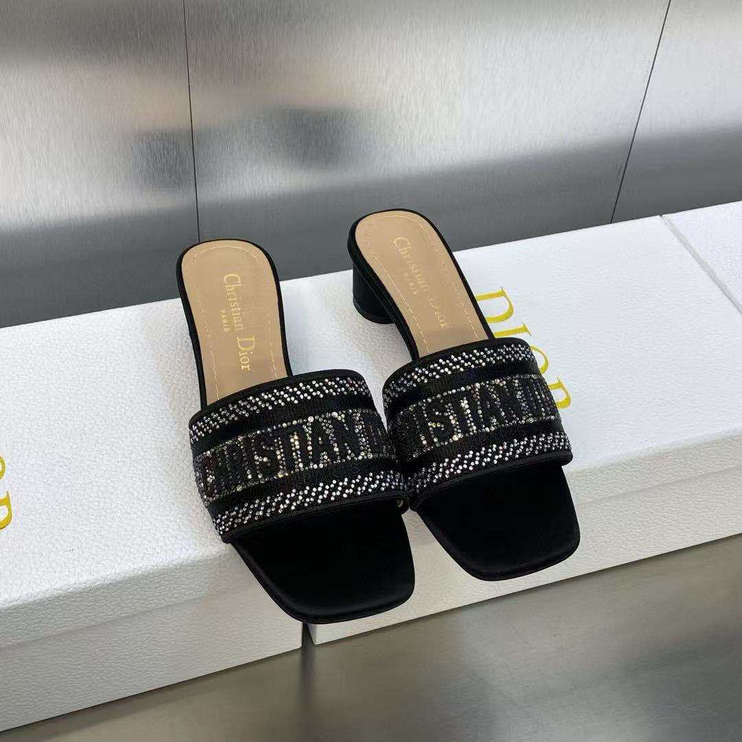 ua D*oramour dway heeled slide
