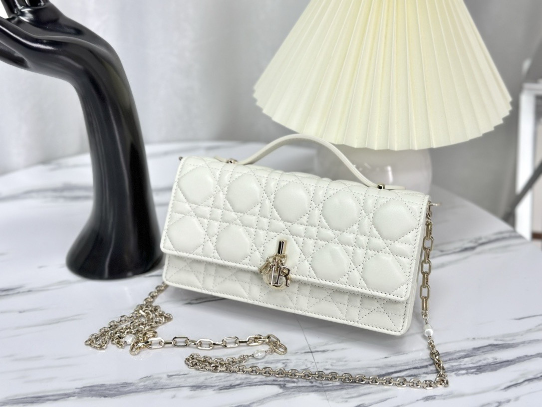 miss D*or mini bag latte cannage lambskin s0980onmj_m030 21 x 11.5 x 4.5 cm