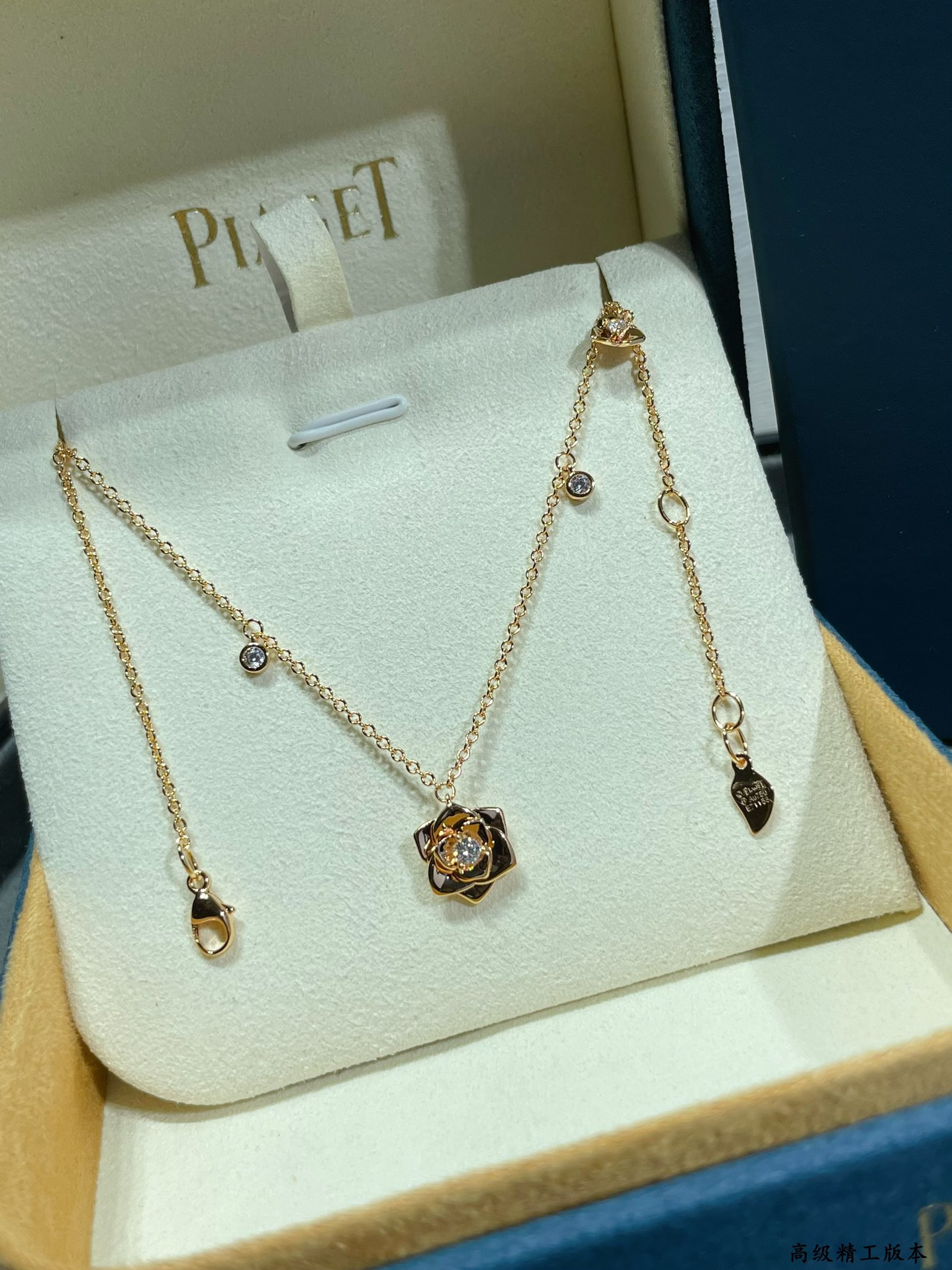 Piaget polished gold flower Necklace