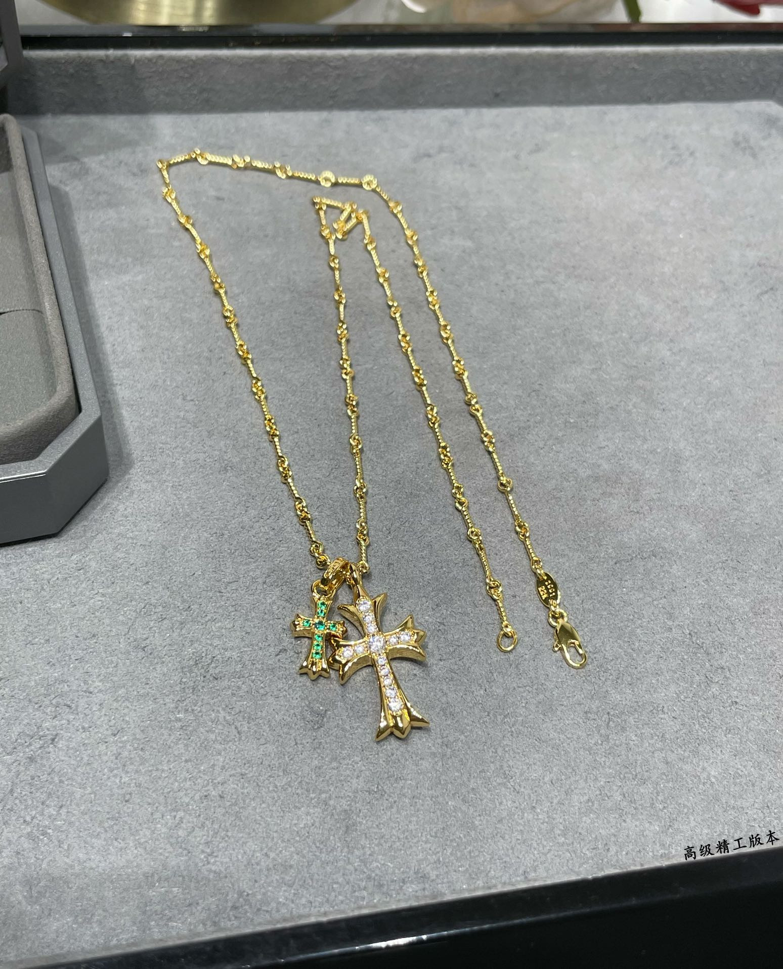 Ch*0me heart double cross green di*m*nd necklace