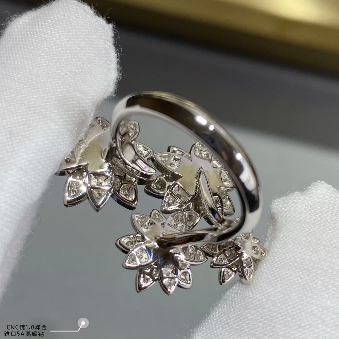 V*N CL*F & arpels lotus ring