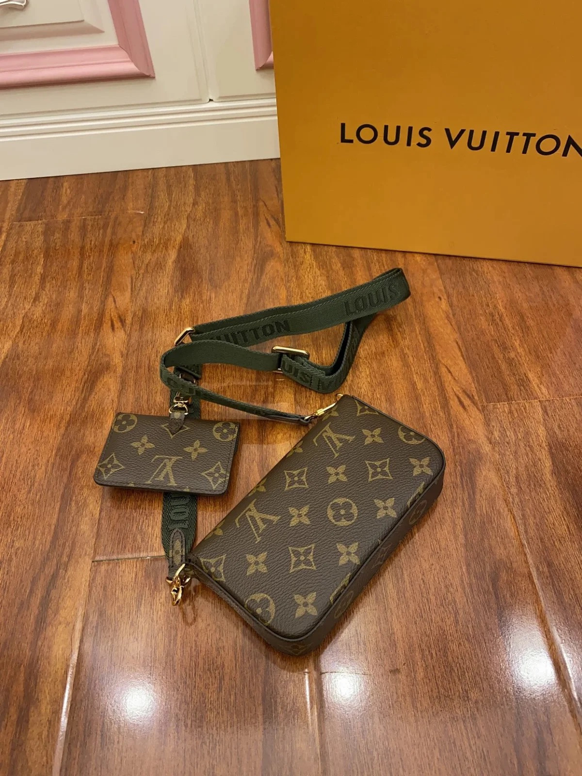 LV FELICIE STRAP & GO M80091