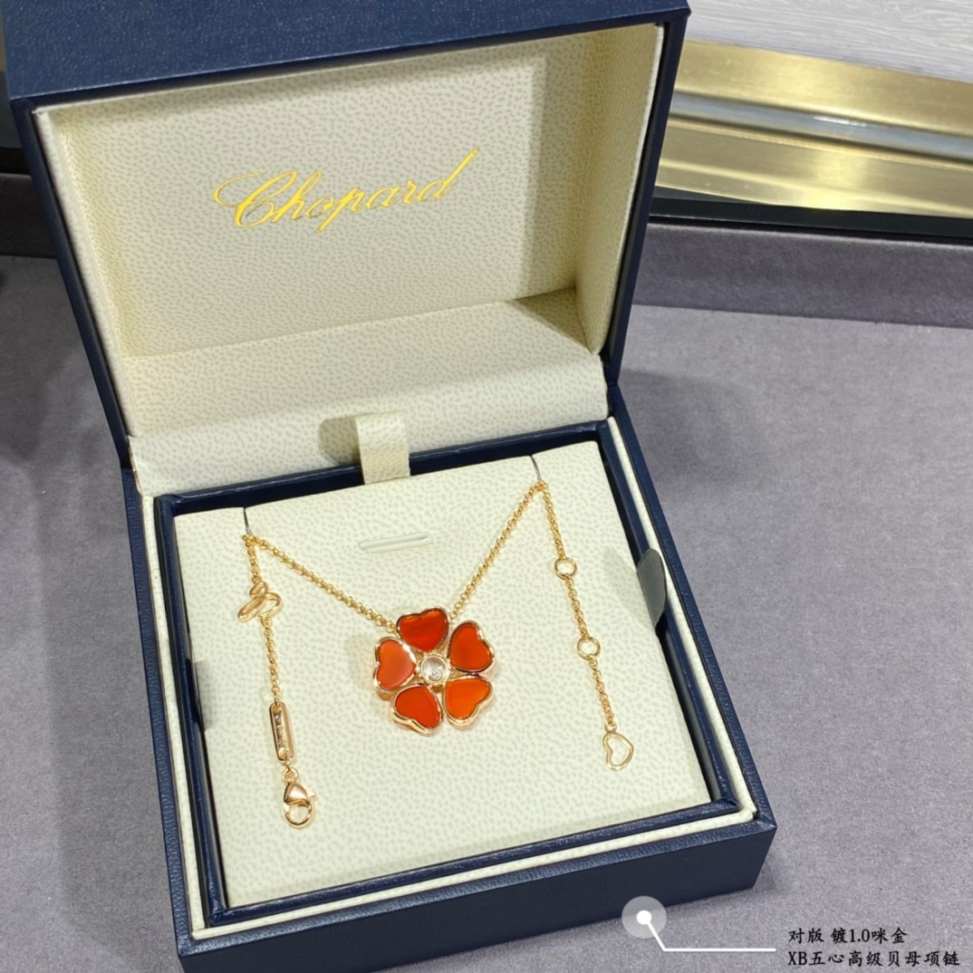 chopard five He**ts mother-of-pearl  necklace