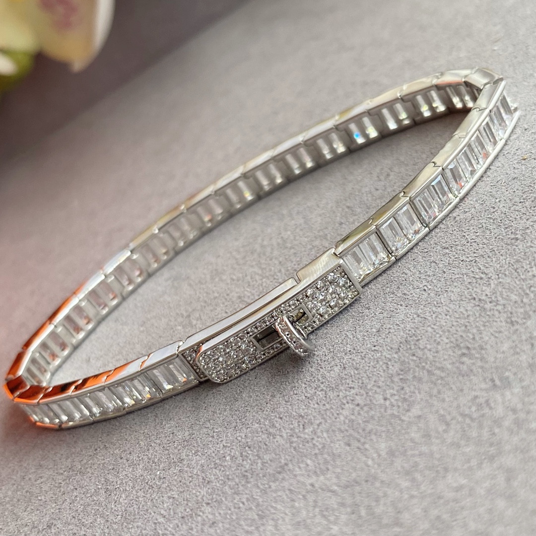 H**me5 button trapezoid di*m*nd bracelet