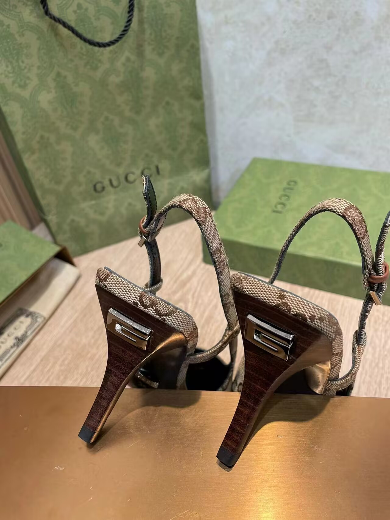 ua G*u*i gg slingback pump