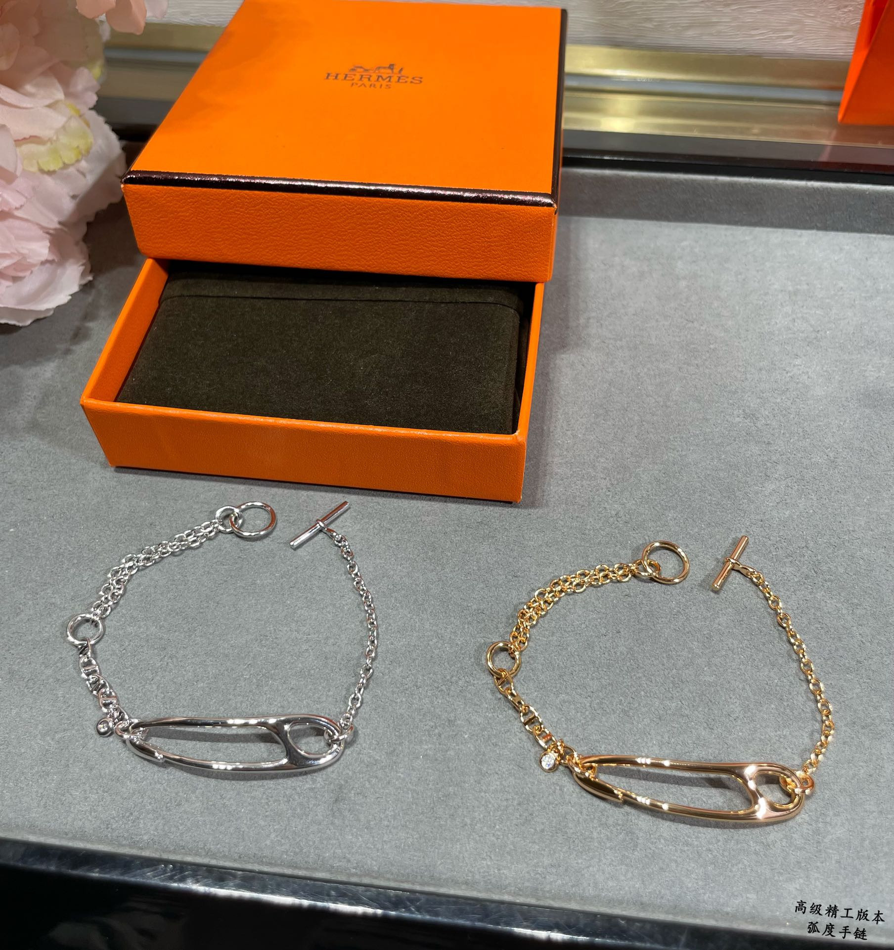 H**mes curve bracelet