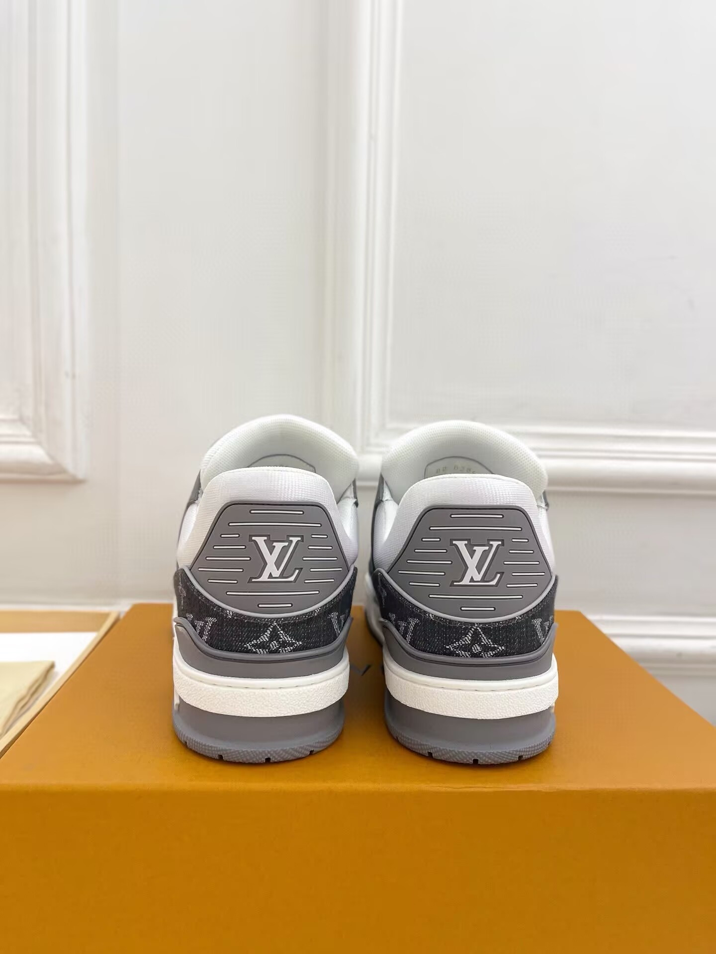 UA LV trainer Sneakers