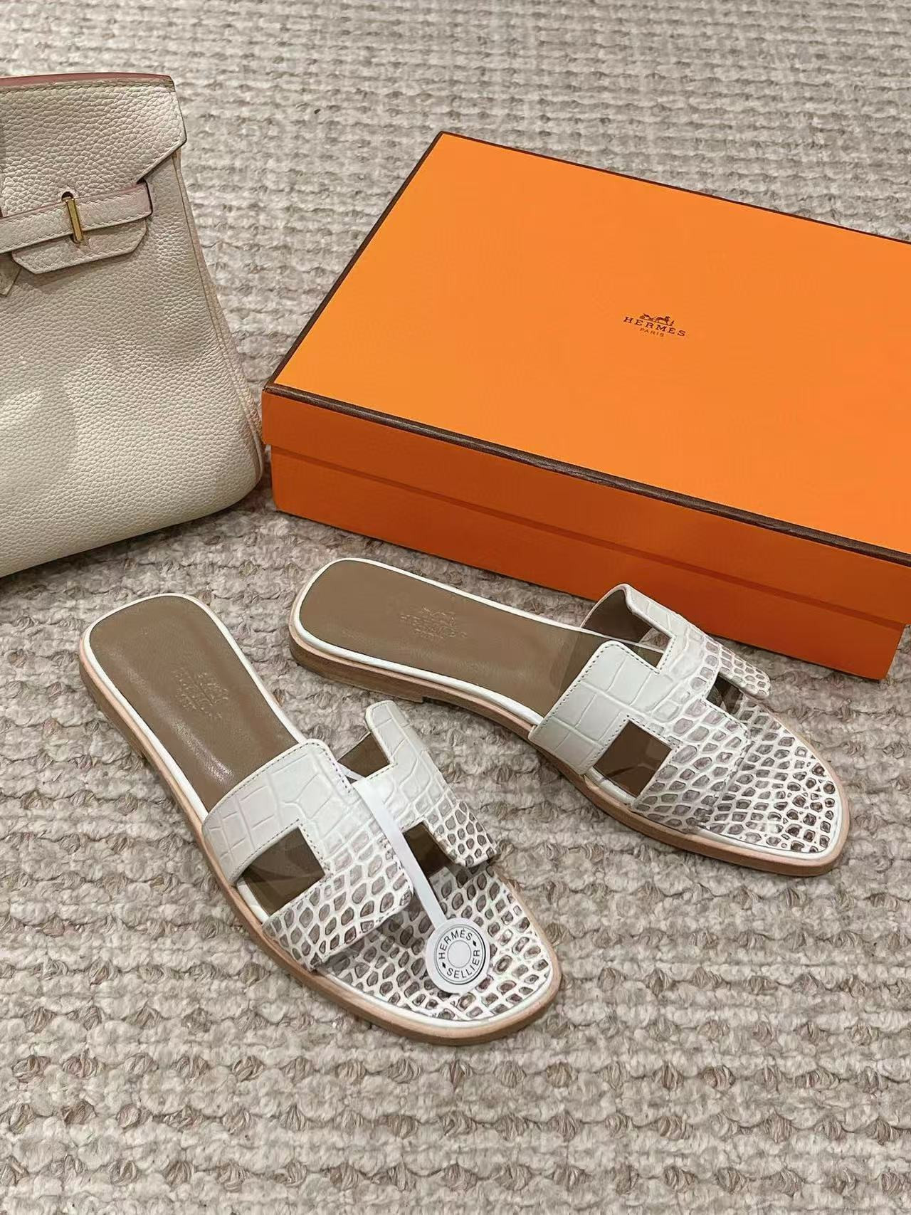 ua H**me5 oran sandal
