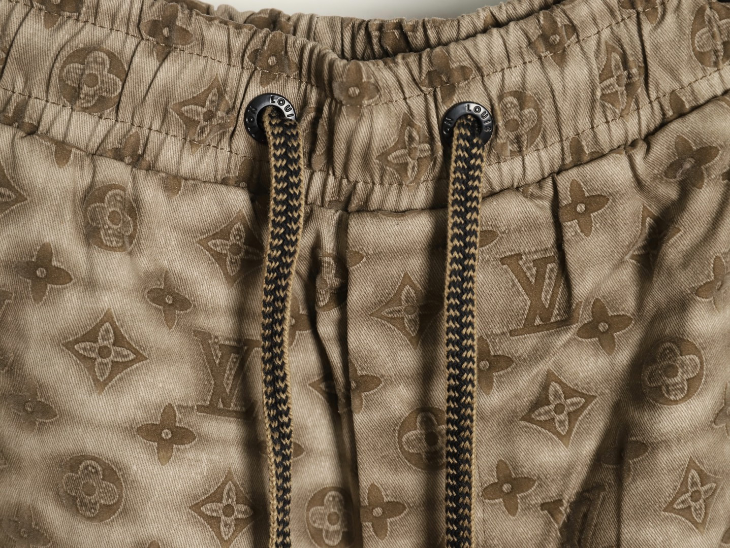 l0*is V*t0n lv shorts