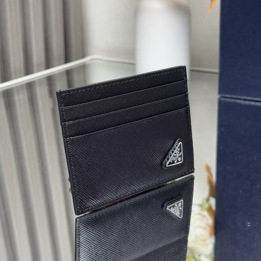 Pra*a card holder
