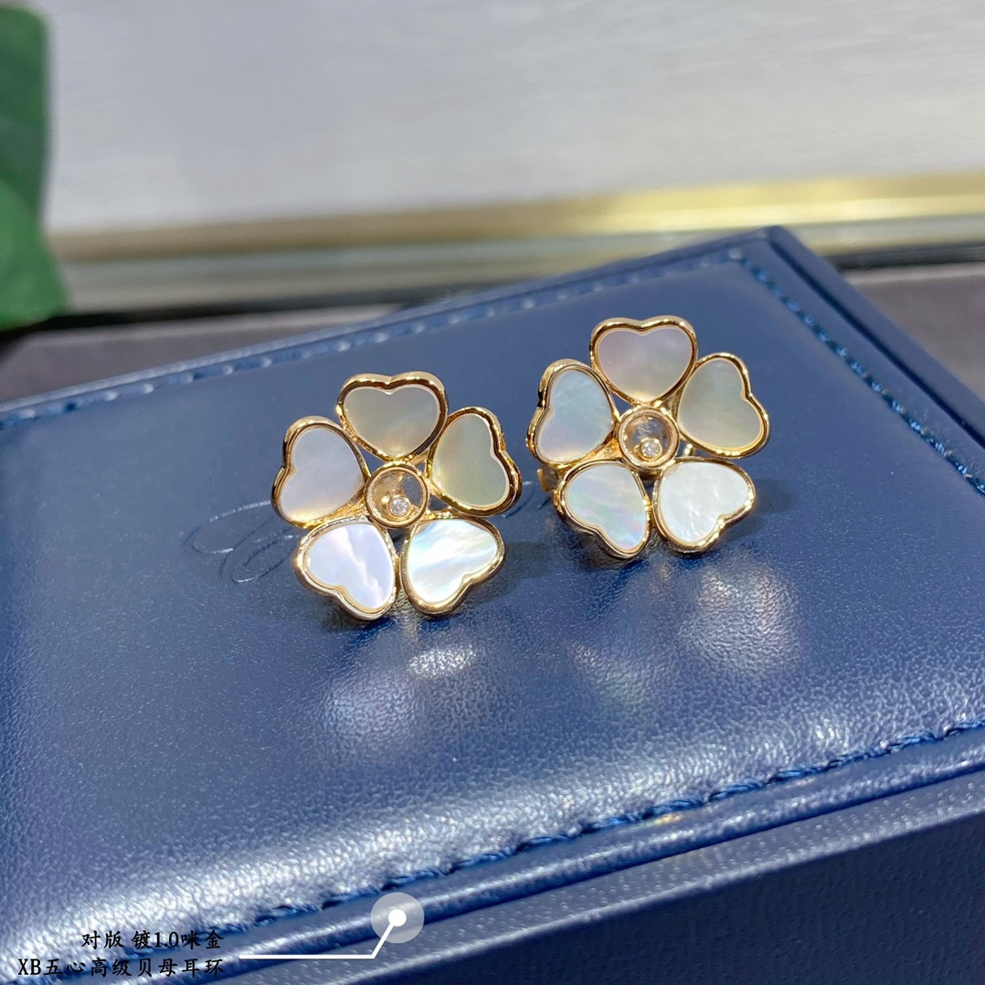 chopard five He**ts mother-of-pearl earrings