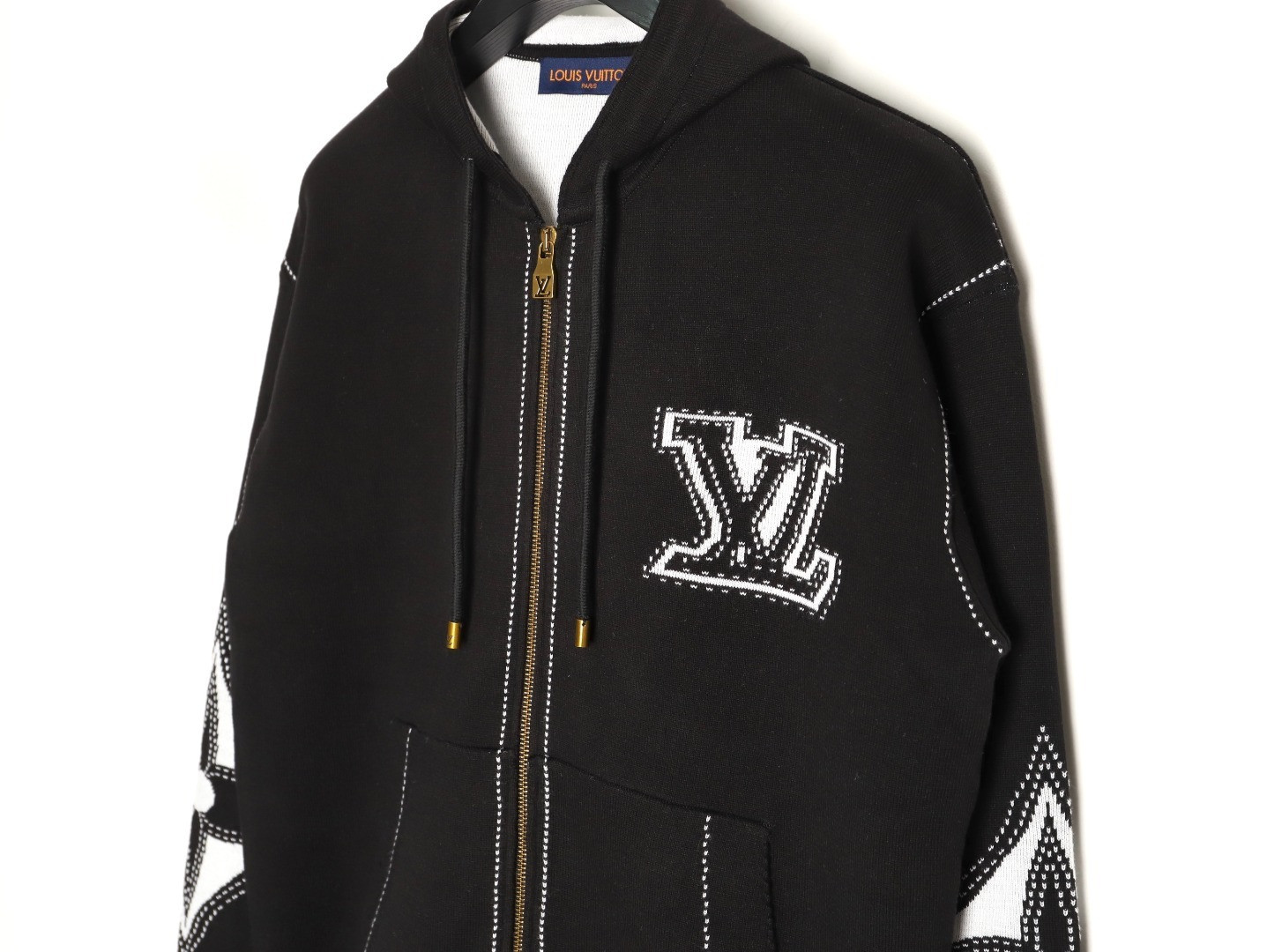 l0*is V*t0n coats