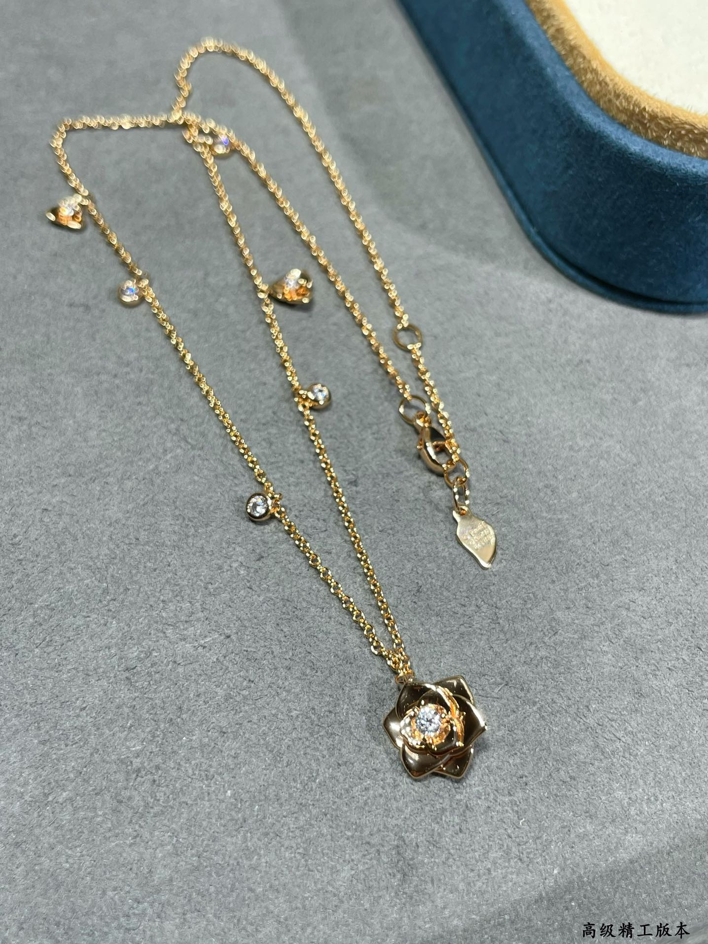 Piaget polished gold flower Necklace