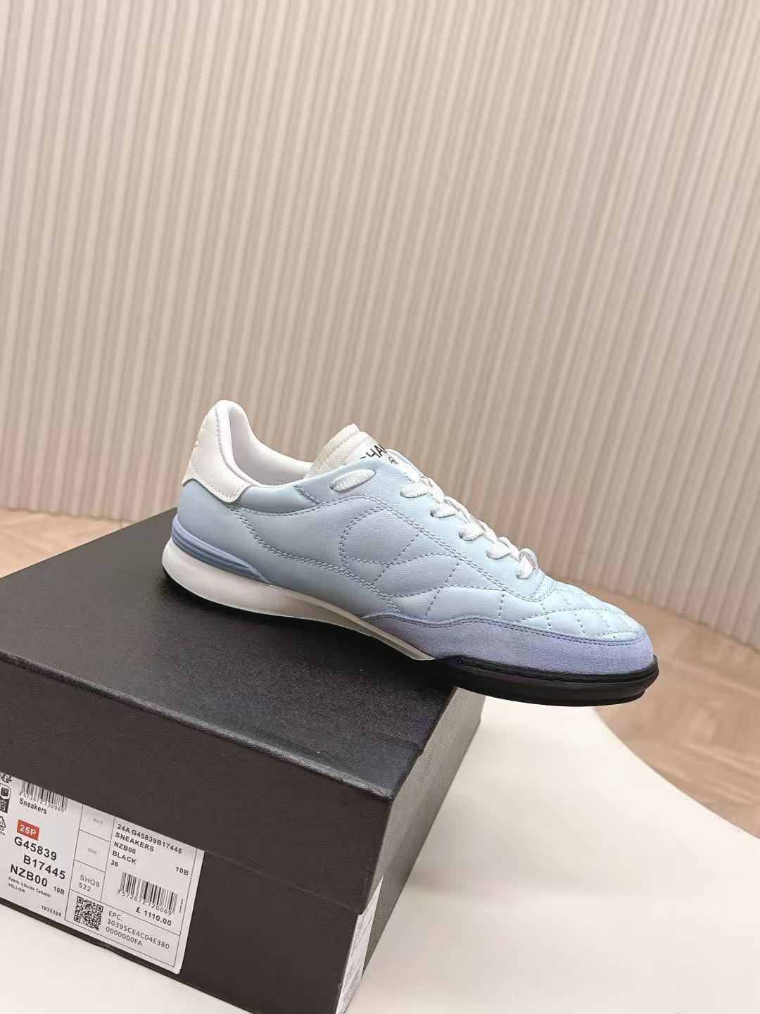 ua Ch*el sneaker