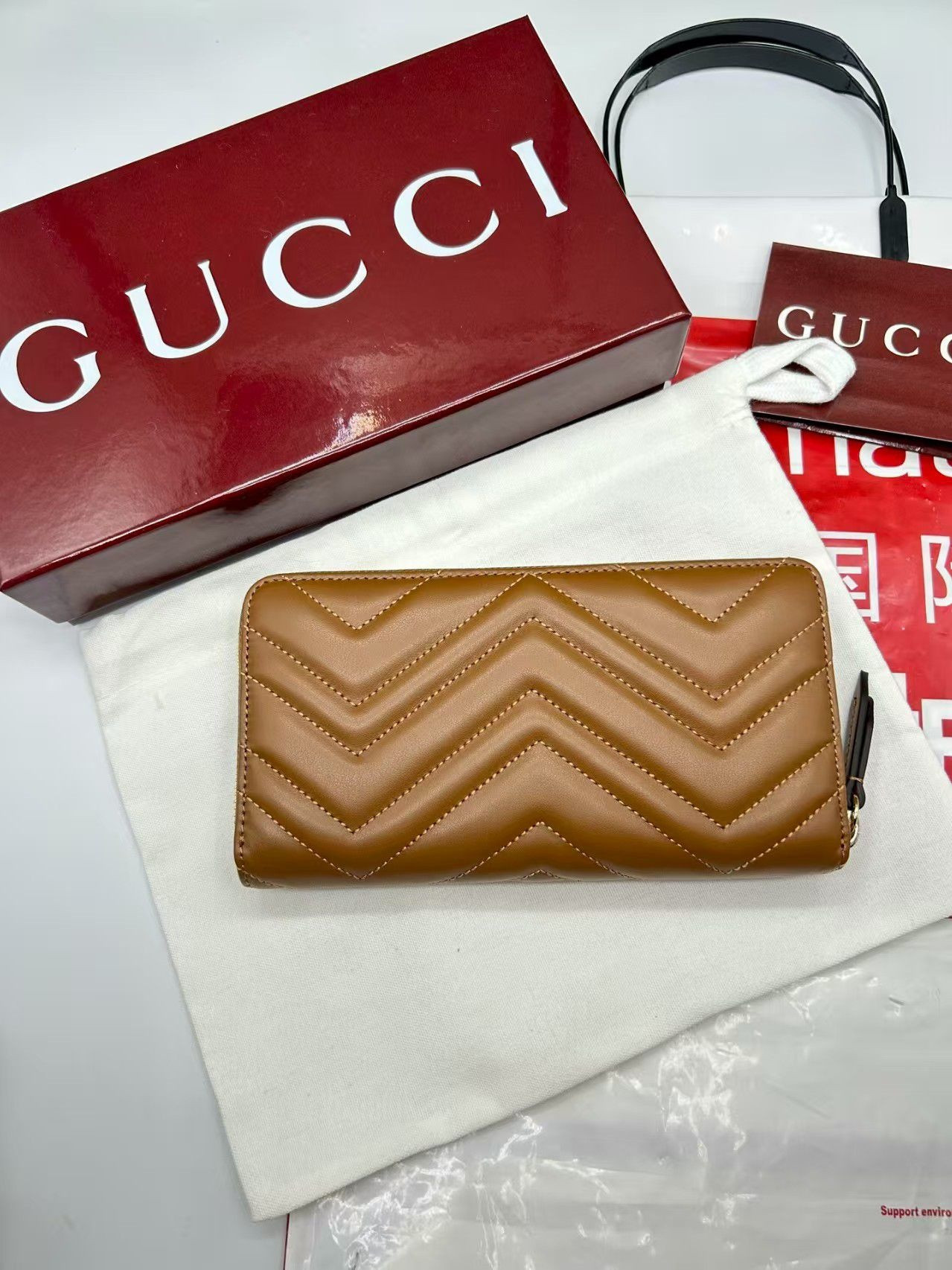 G*u*i gg marmont zip around wallet 19x10.5x2cm