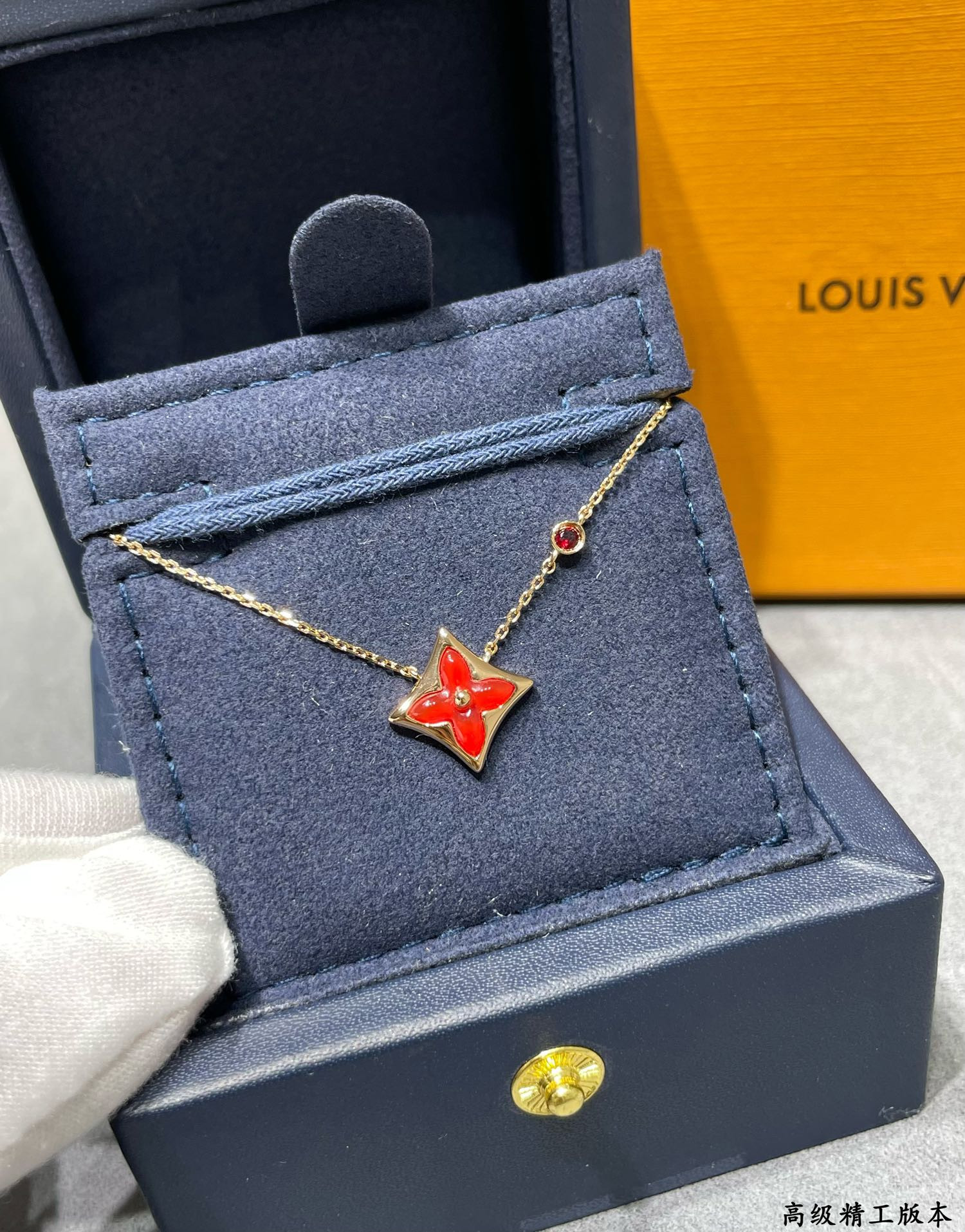 l0*is v*t0n square red Di*m*nd mother-of-pearl necklace