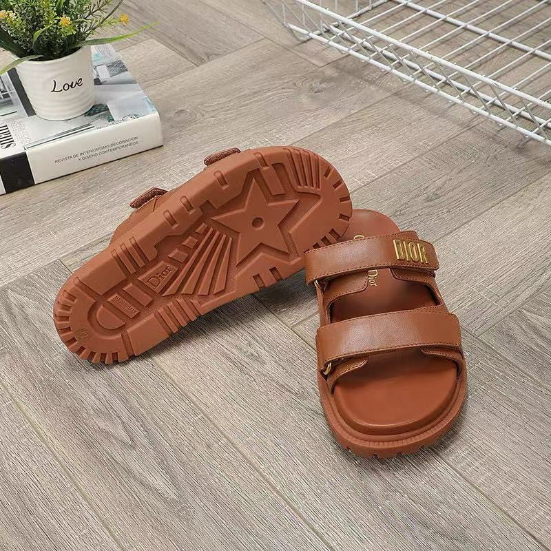 ua D*or D*oract sandal