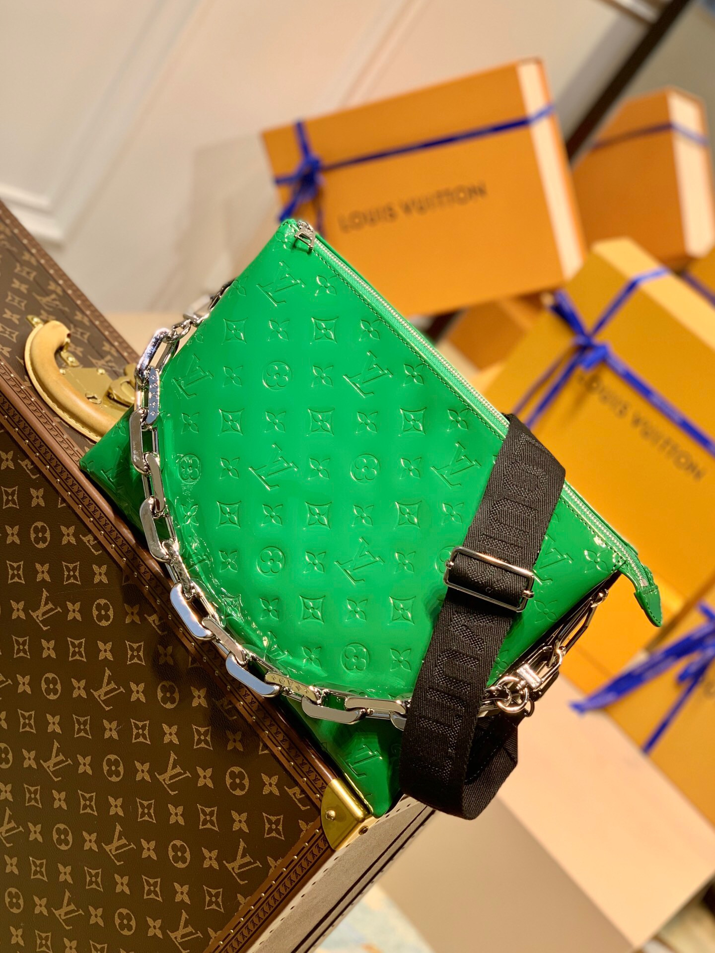 LV COUSSIN MM PATENT LEATHER M57783