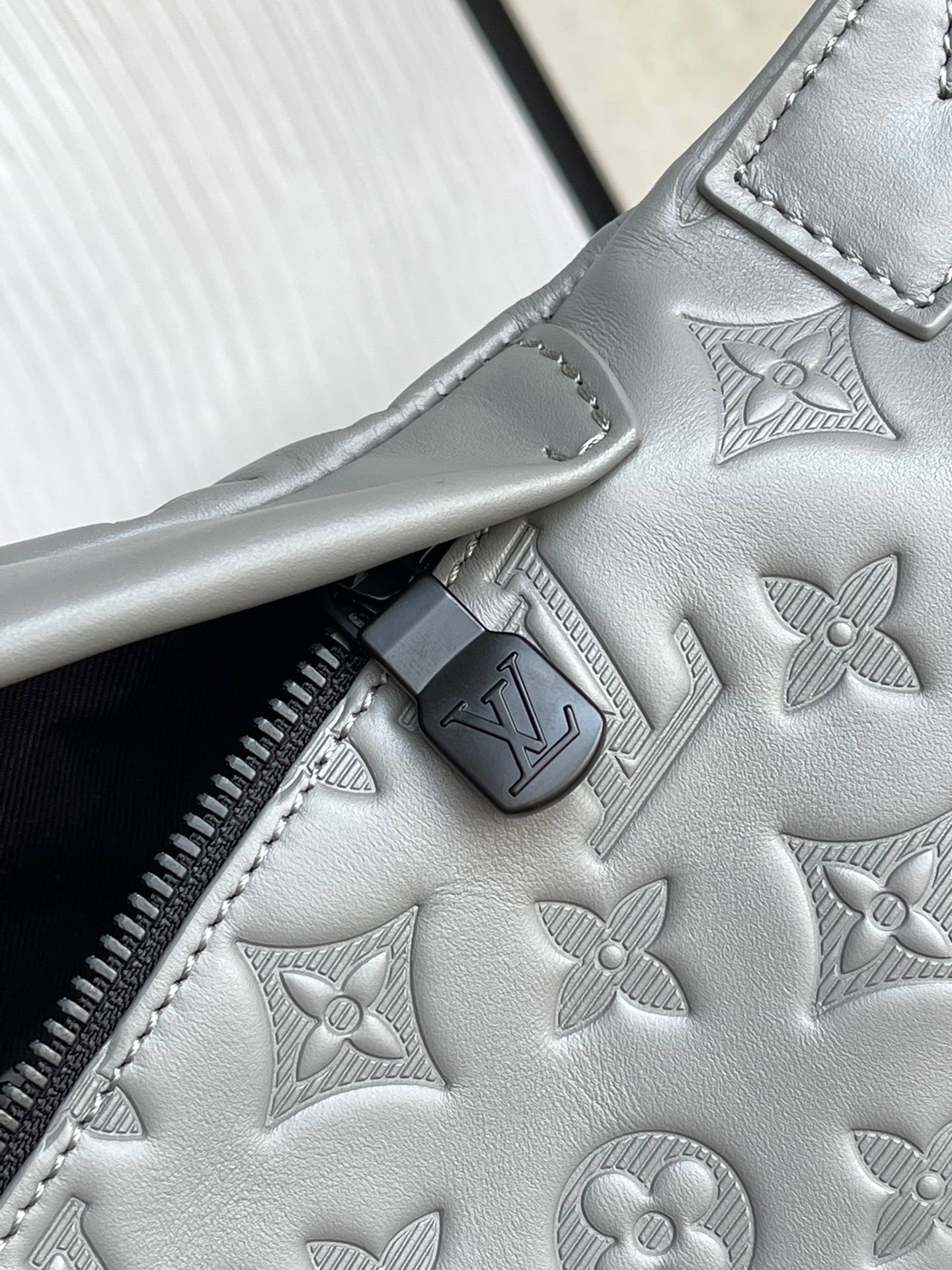 LV DISCOVERY BUMBAG M46108