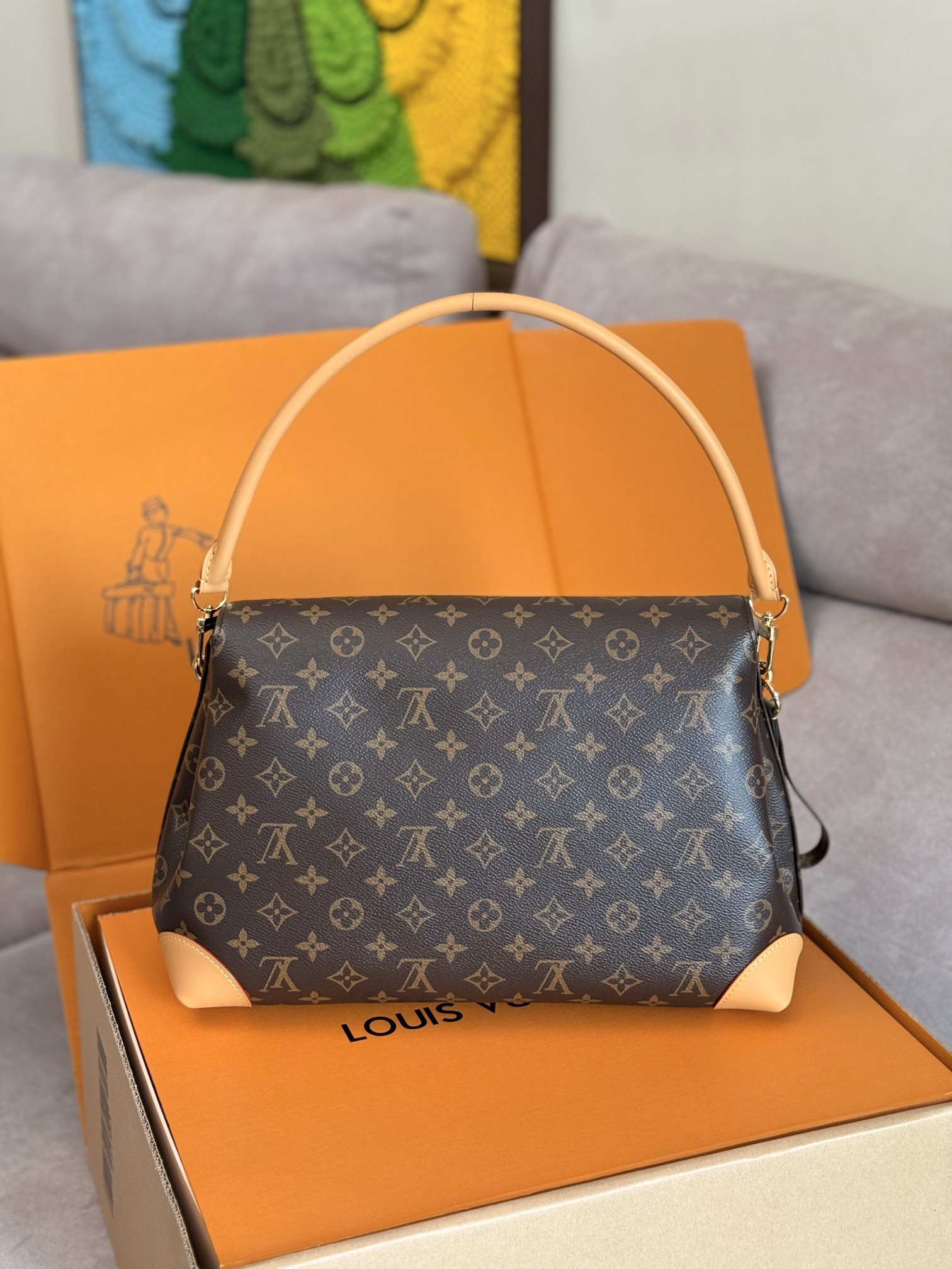 LV HIDE AWAY Medium Gloves M14473 26 x 18 x 36 cm