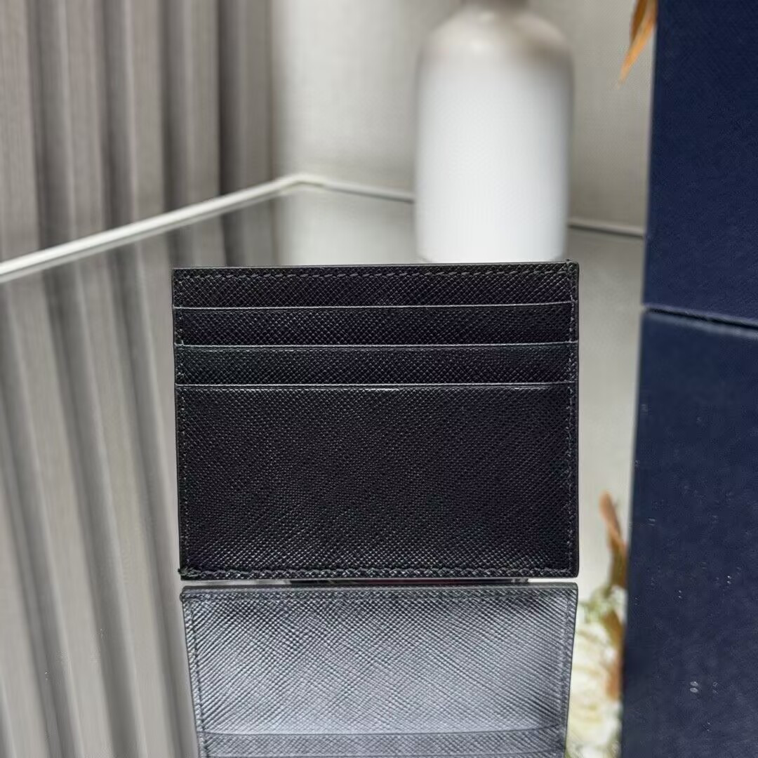 Pra*a card holder