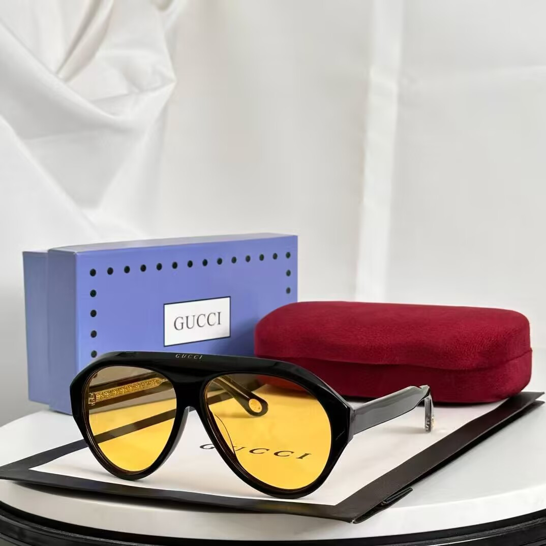 G*u*i glasses