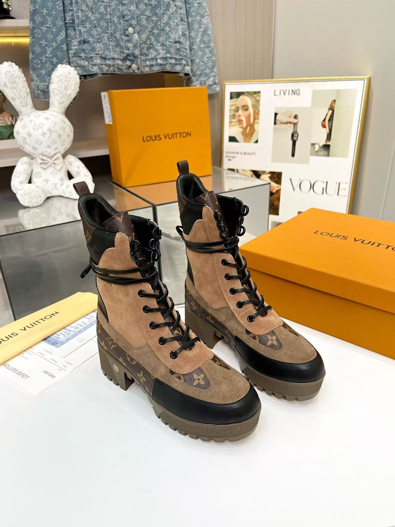 UA LV Laureate Platform Desert Boot