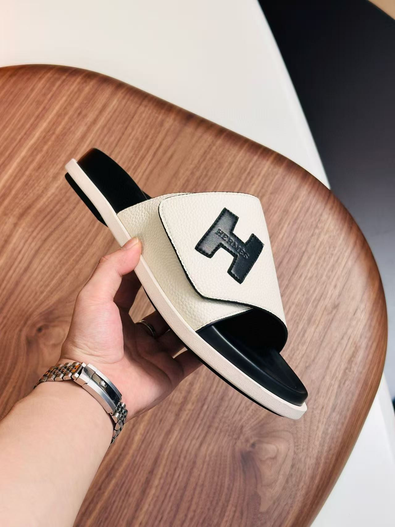ua H**me5 sandals