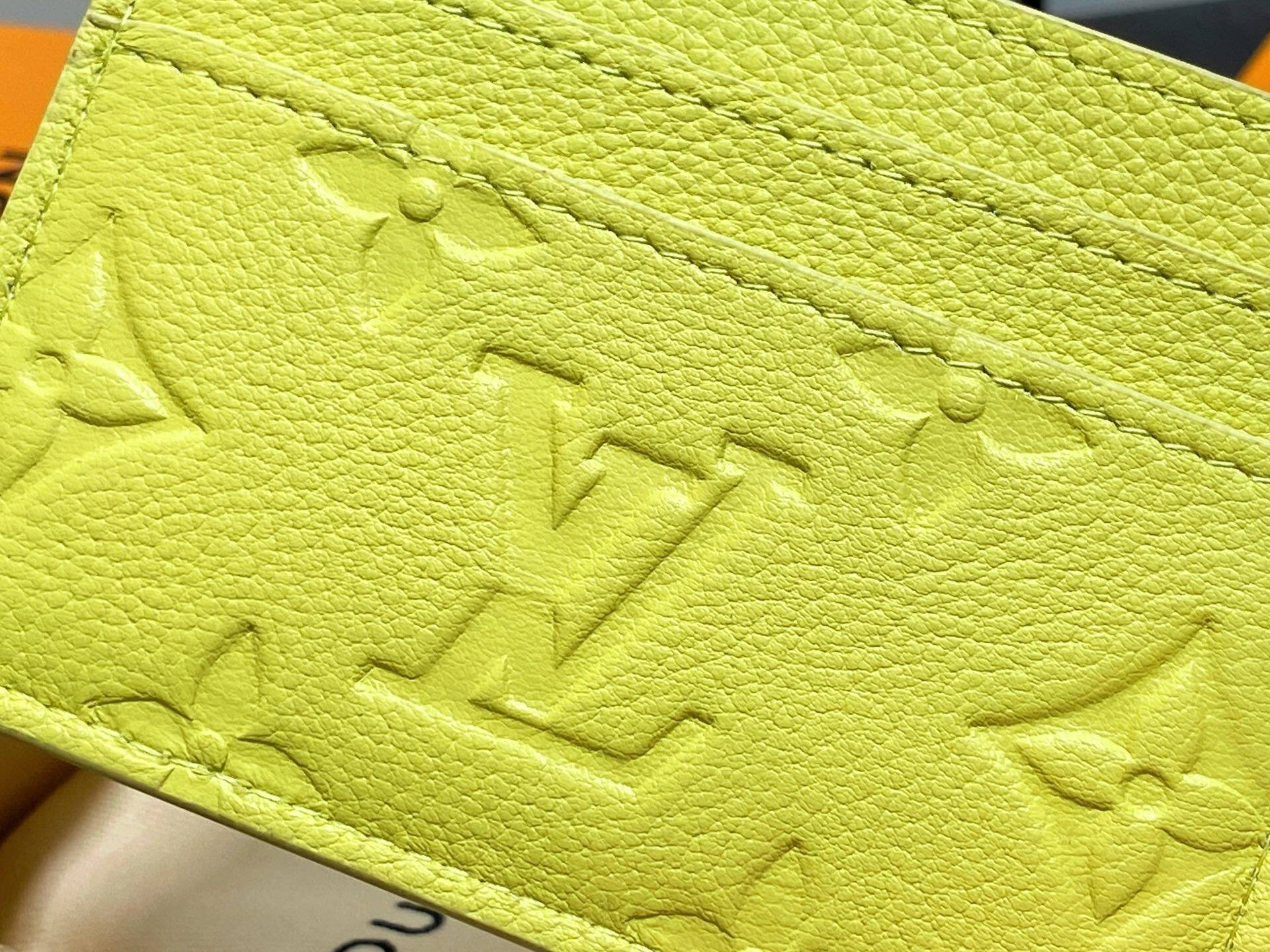 LV Charms Card Holder M13645 10x7x0.3cm