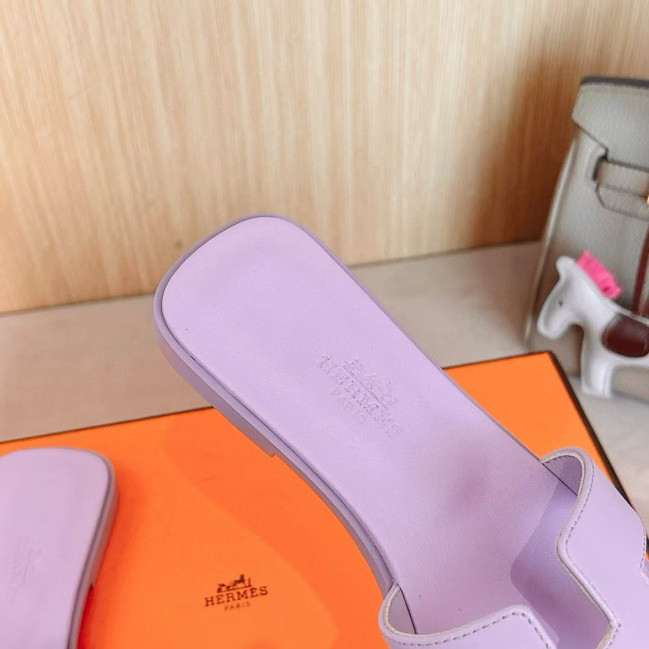 ua H**me5 oran sandal