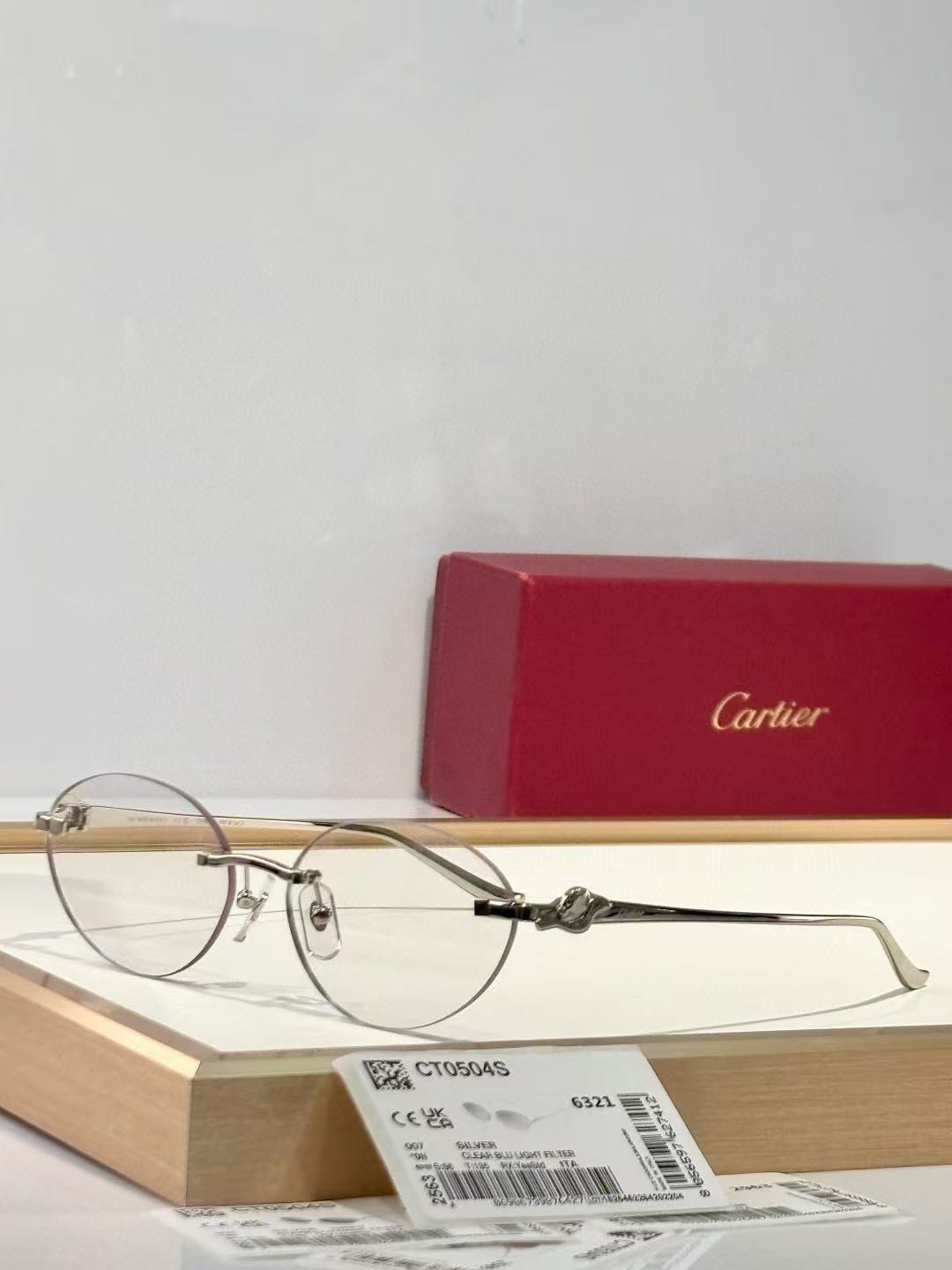 Ca*t*er glasses