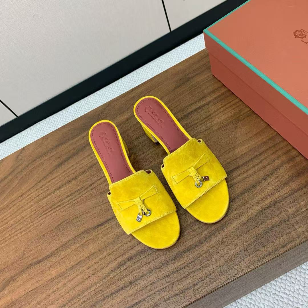 ua L**o p*ana summer charms sandal