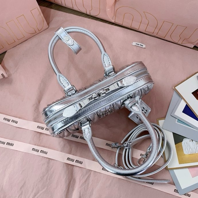 Miu Miu Arcadie matelassé nappa leather bag 22X10.5X7.5cm