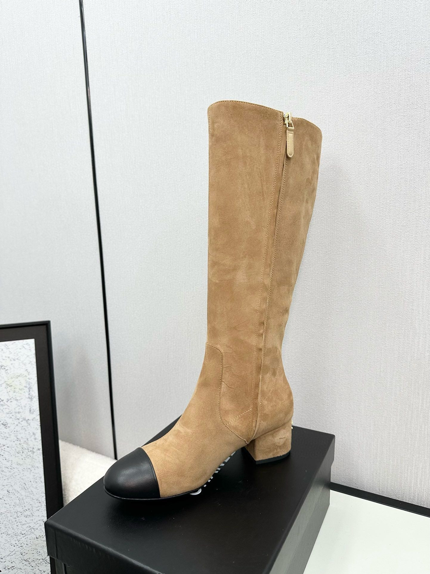 ua Ch*el boots