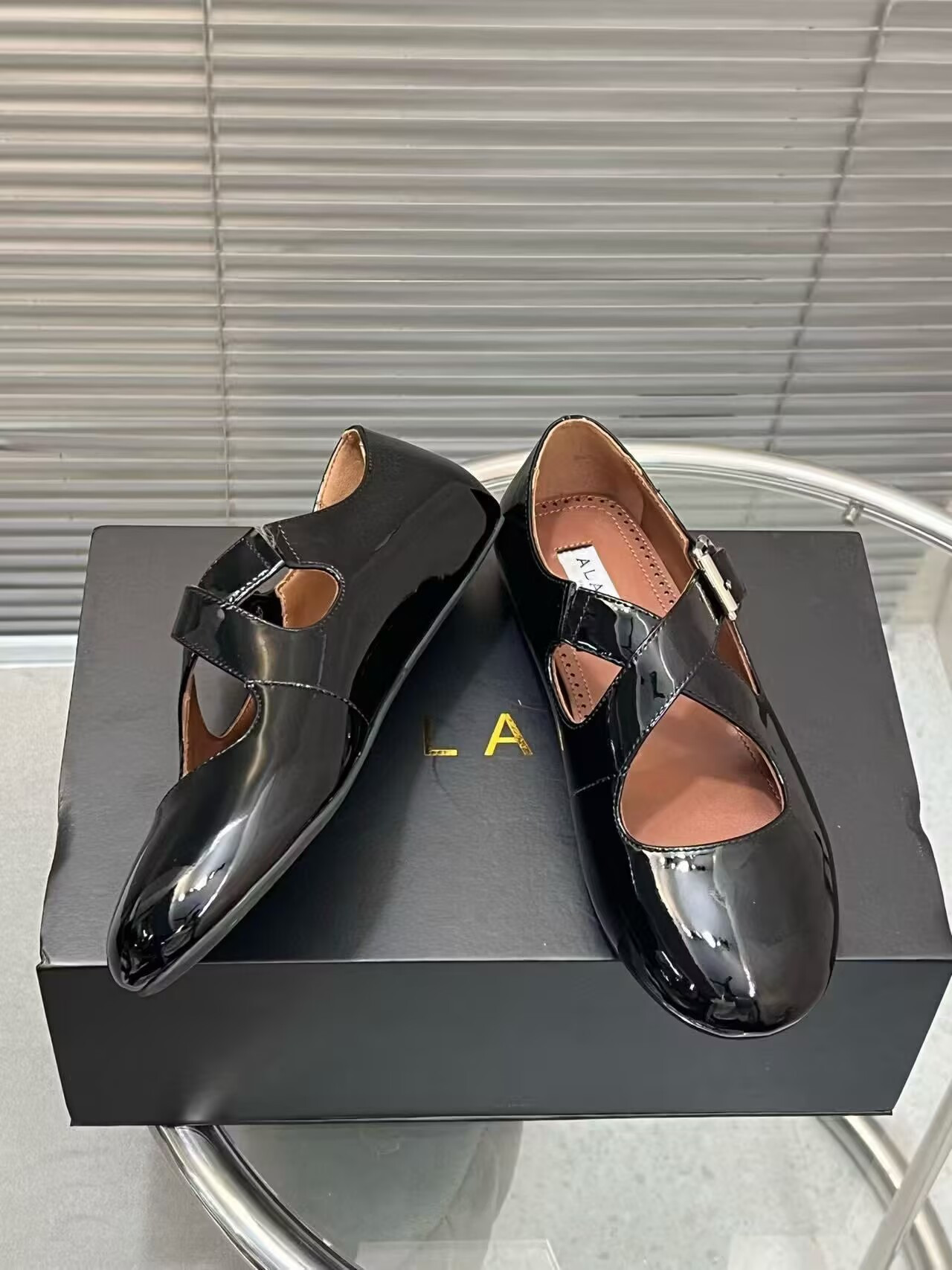 UA ALAÏA CRISS CROSS BALLET FLATS