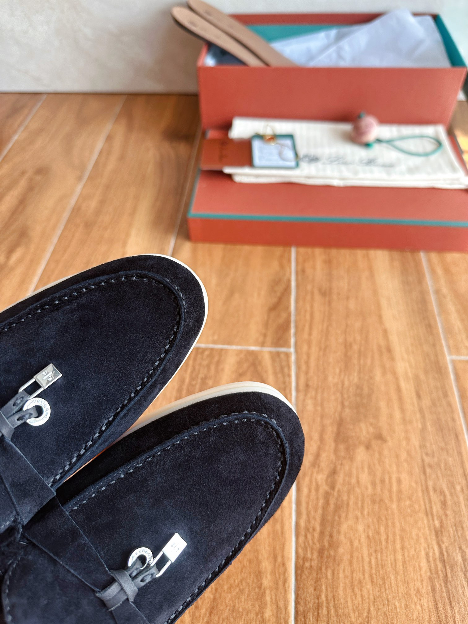 ua L**o p*ana summer charms walk loafers